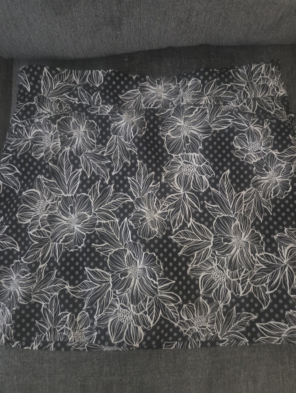 Women’s Black Floral Print Skorts